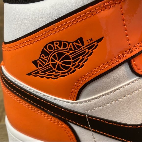 Jordan 1 Mid SE ‘Turf Orange’ - Picture 6 of 6